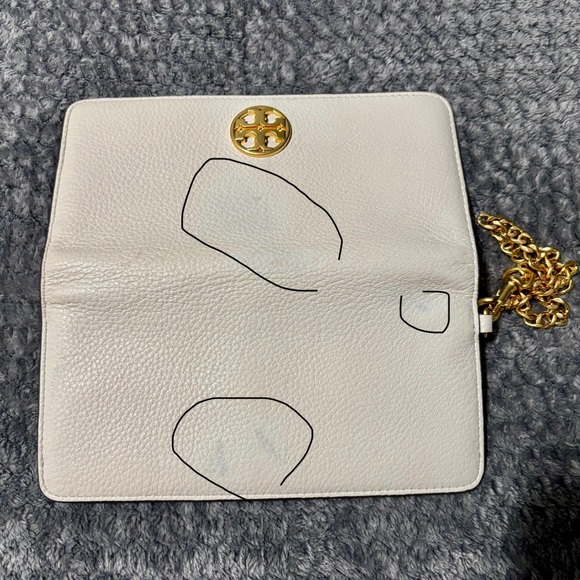 Tory Burch Chelsea Pebbled Leather Wristlet wallet Cream with Gold Accent - Picture 9 of 9